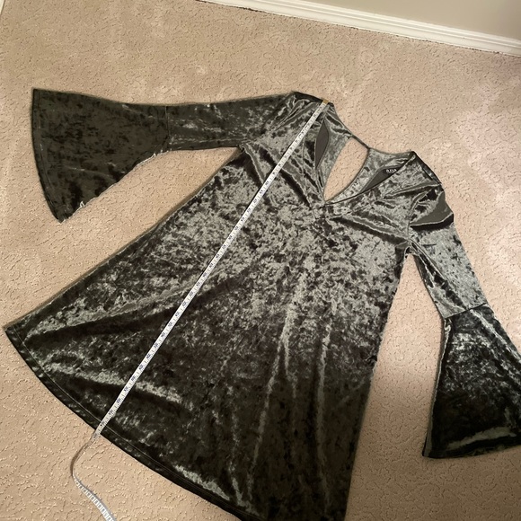 Women’s green crush velvet dress! - Picture 4 of 7